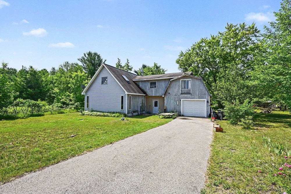509 Gitchegumee Drive Hanover Township, MI 49620