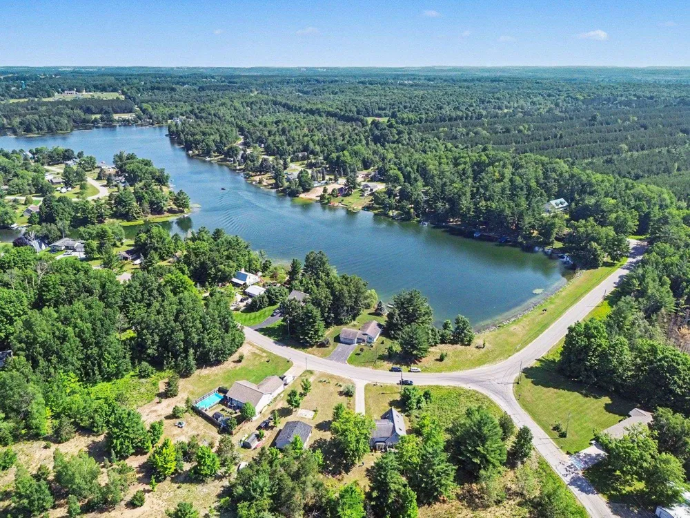 509 Gitchegumee Drive Hanover Township, MI 49620