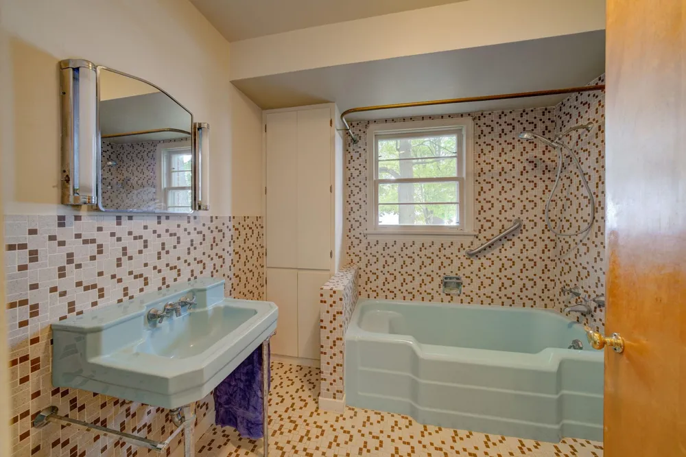 11111 S W Bayshore Drive Elmwood Charter Township, MI 49684
