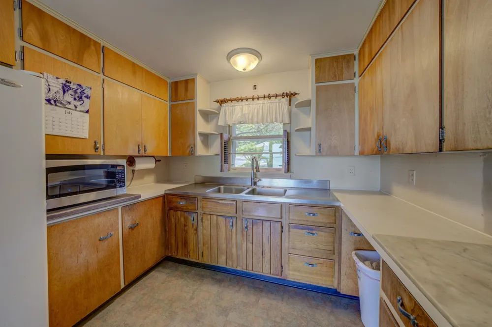 11111 S W Bayshore Drive Elmwood Charter Township, MI 49684