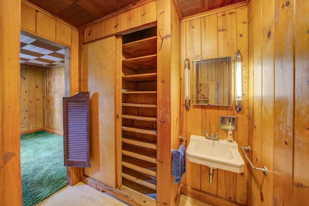 11111 S W Bayshore Drive Elmwood Charter Township, MI 49684
