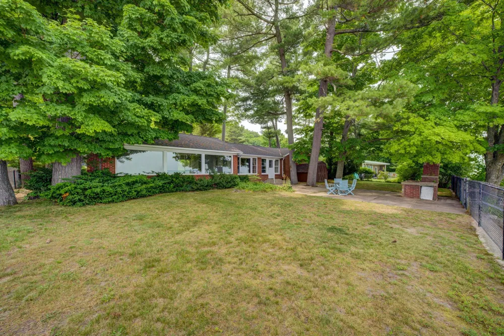 11111 S W Bayshore Drive Elmwood Charter Township, MI 49684