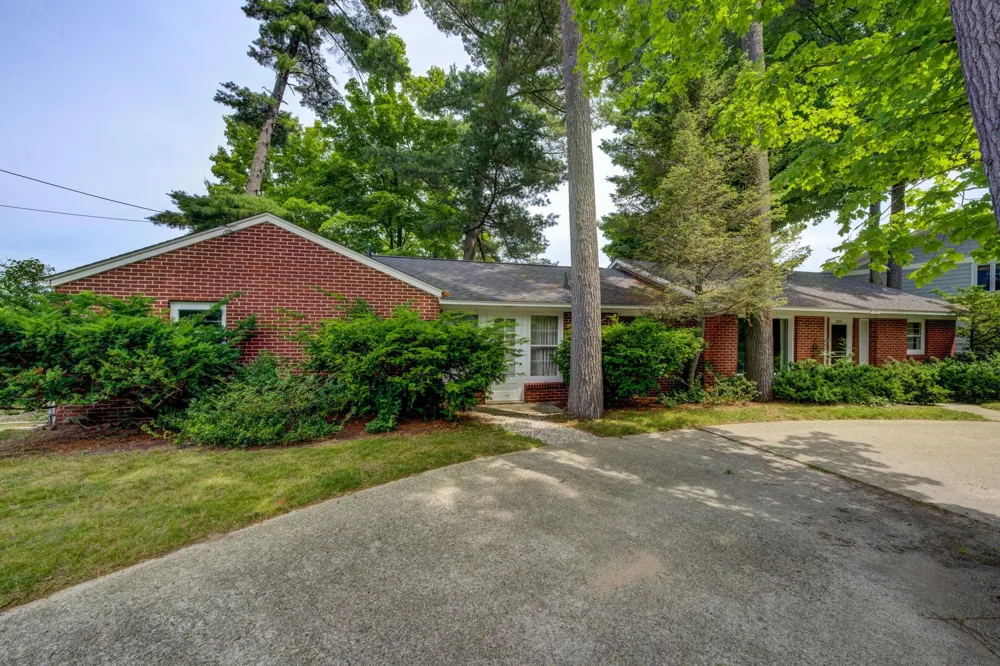 11111 S W Bayshore Drive Elmwood Charter Township, MI 49684
