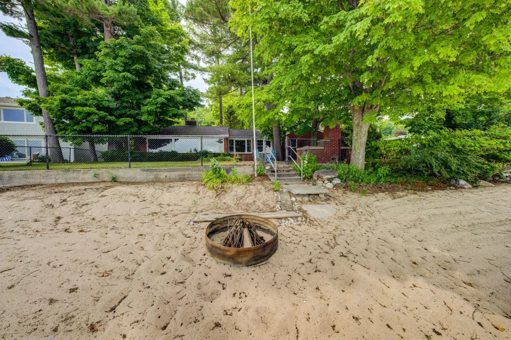 11111 S W Bayshore Drive Elmwood Charter Township, MI 49684
