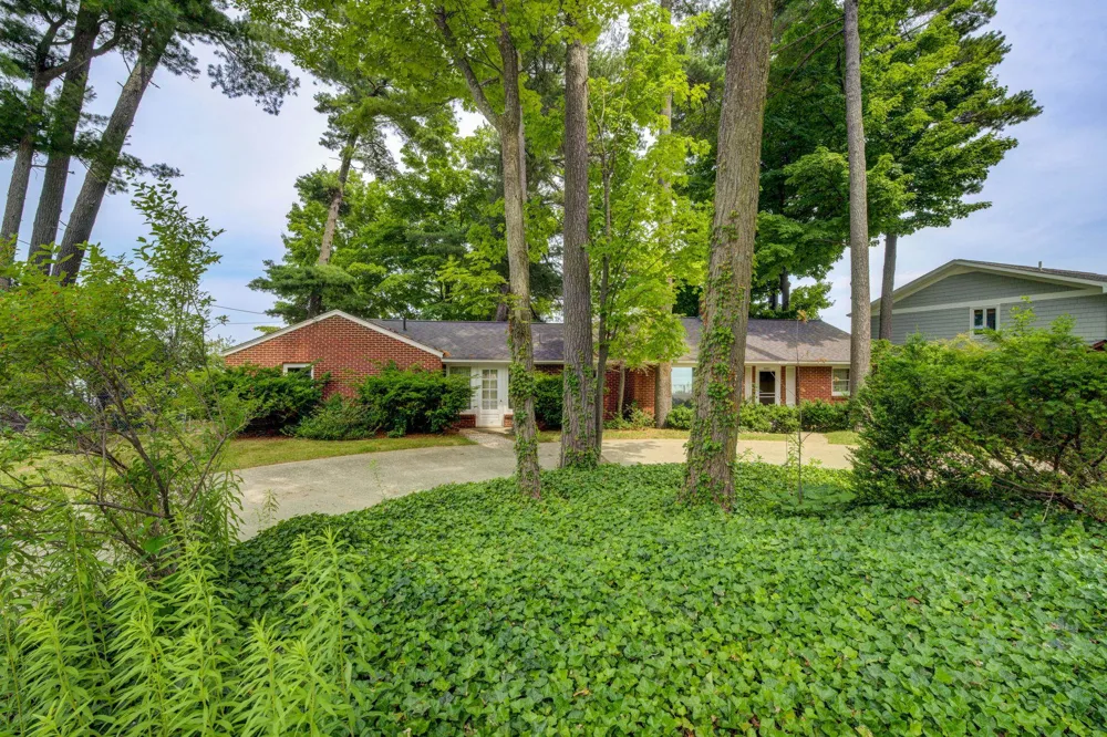 11111 S W Bayshore Drive Elmwood Charter Township, MI 49684