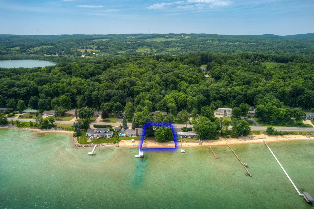11111 S W Bayshore Drive Elmwood Charter Township, MI 49684