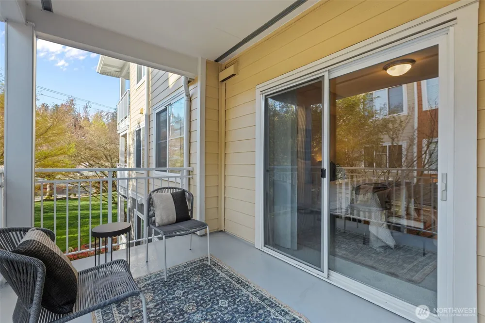 560 225th Lane NE #B202 Sammamish, WA 98074