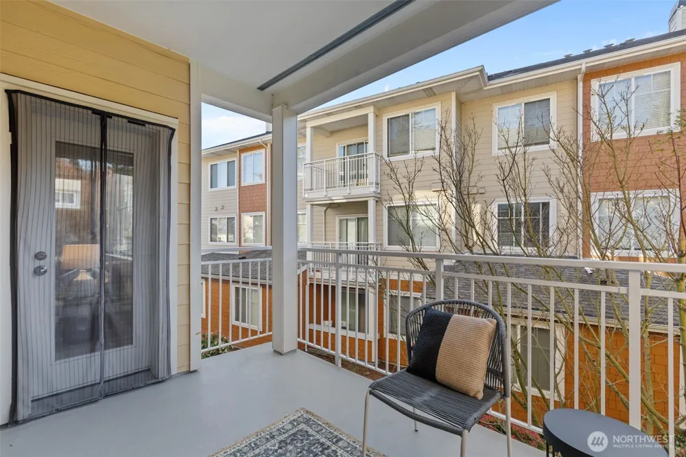 560 225th Lane NE #B202 Sammamish, WA 98074
