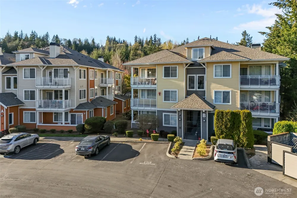 560 225th Lane NE #B202 Sammamish, WA 98074