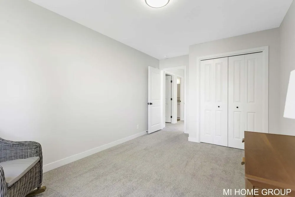 13678 Signature Drive Holland Charter Township, MI 49424