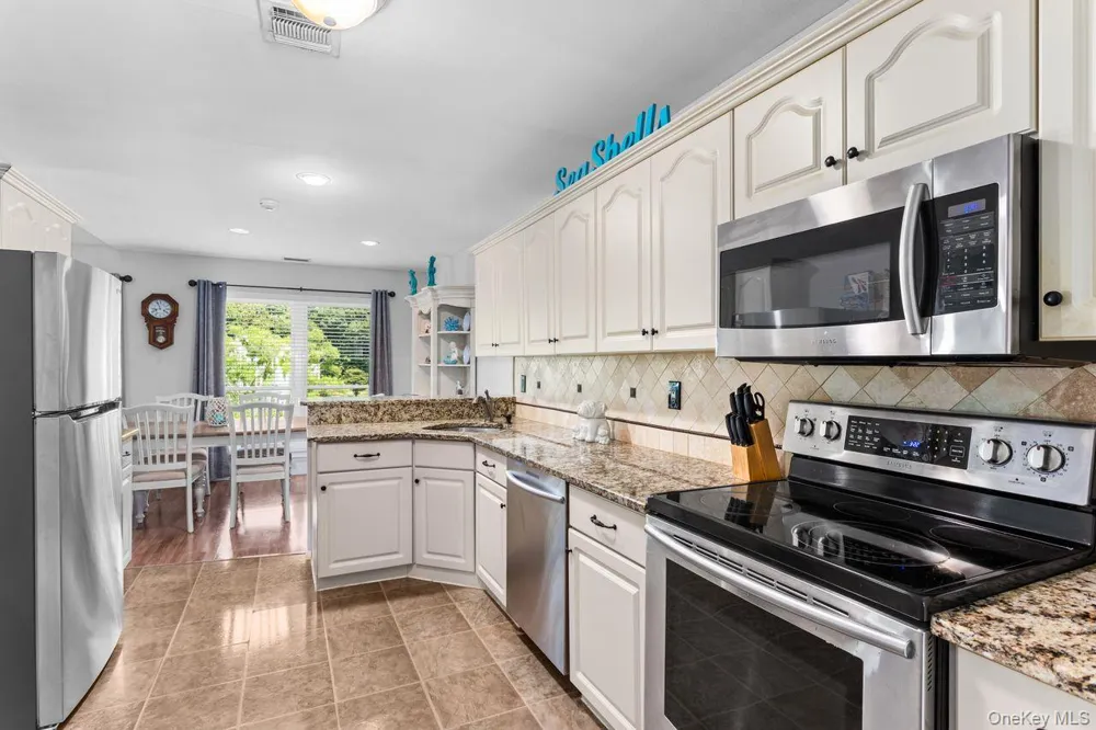 17 Lakeview Drive Manorville, NY 11949