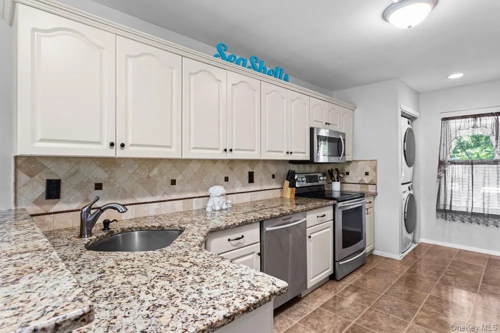 17 Lakeview Drive Manorville, NY 11949