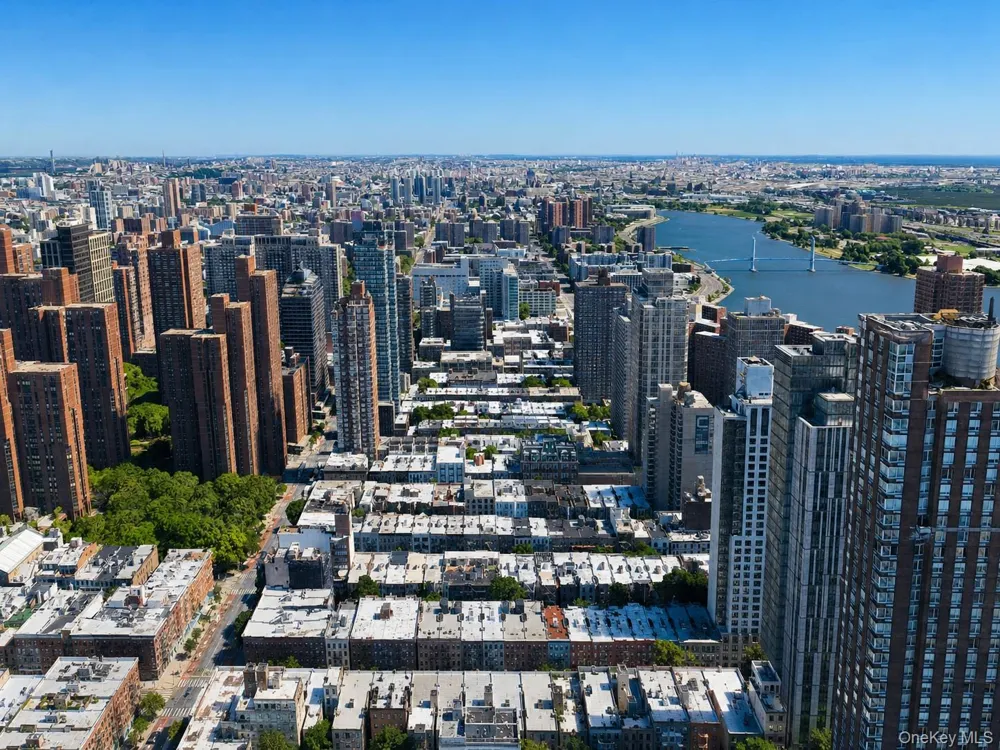 326 E 93rd Street New York (Manhattan), NY 10128