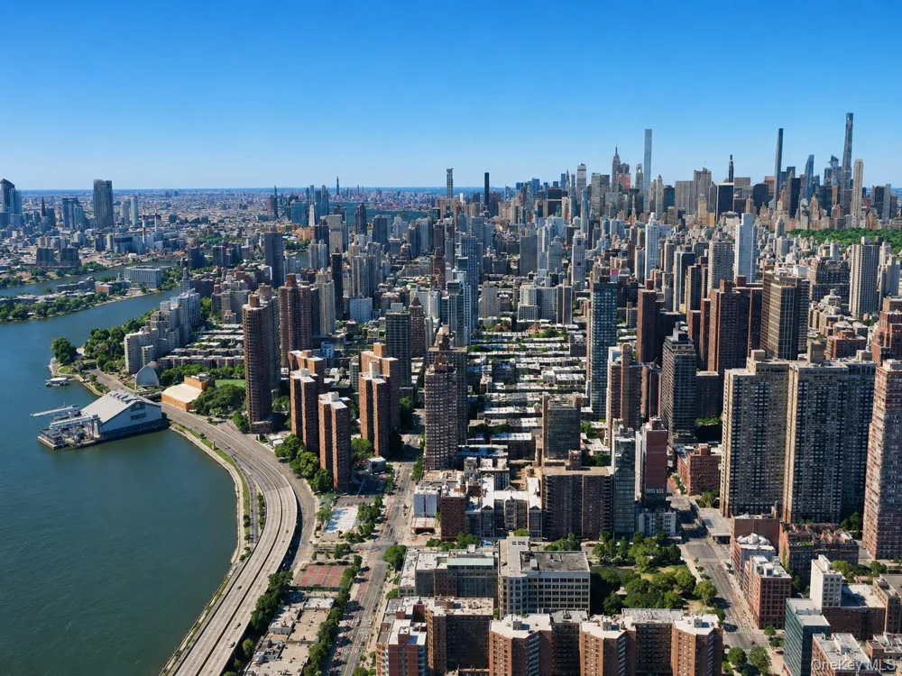 326 E 93rd Street New York (Manhattan), NY 10128