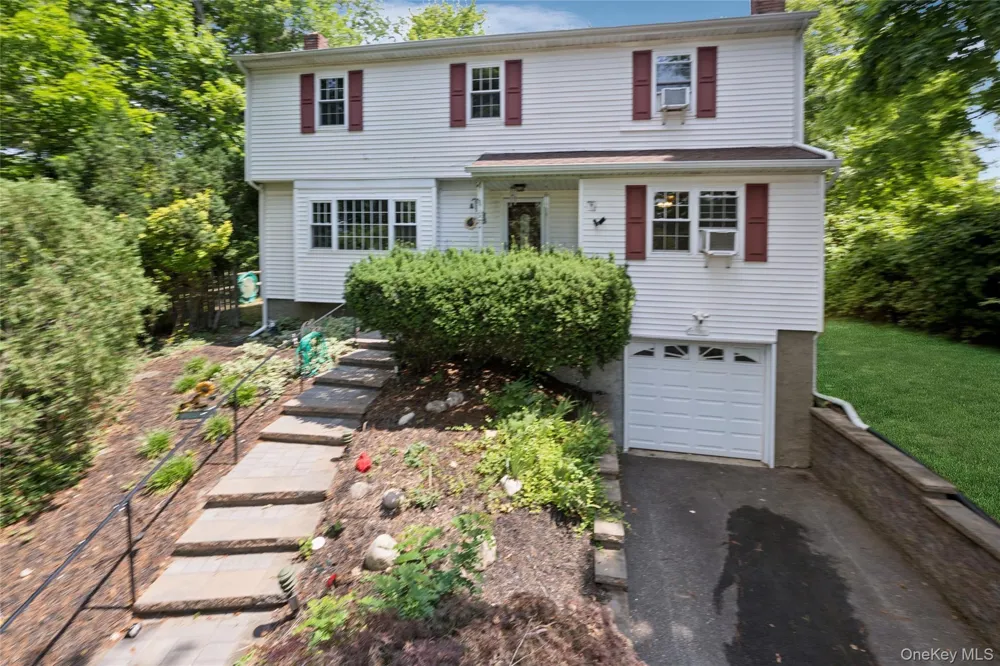 49 Old Town Lane Huntington, NY 11743