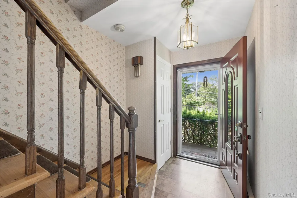 49 Old Town Lane Huntington, NY 11743