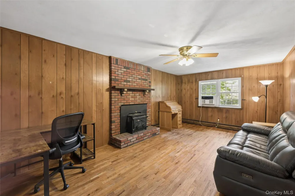 49 Old Town Lane Huntington, NY 11743