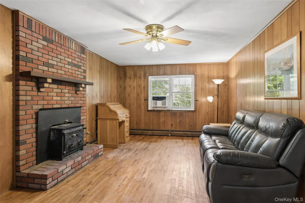 49 Old Town Lane Huntington, NY 11743