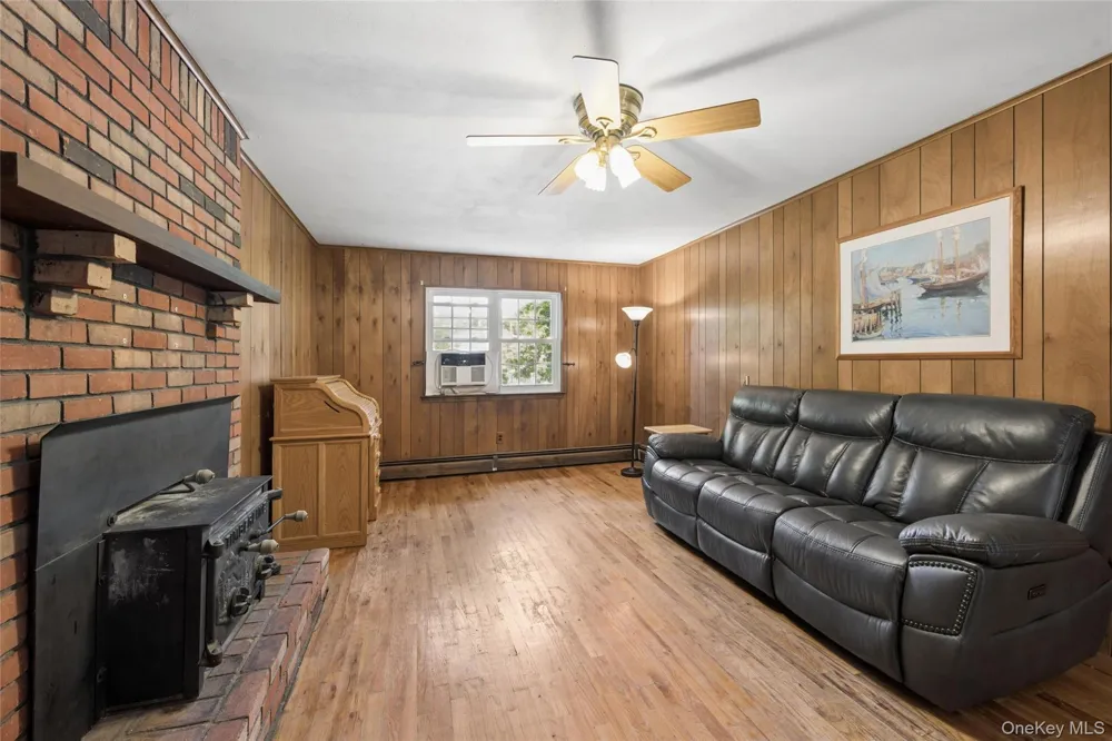 49 Old Town Lane Huntington, NY 11743