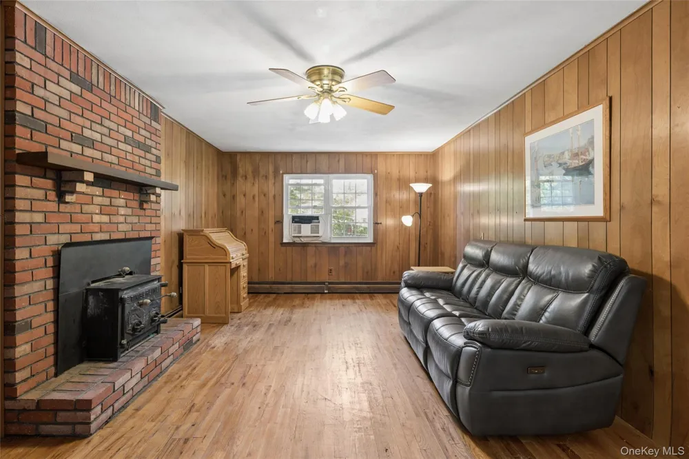 49 Old Town Lane Huntington, NY 11743