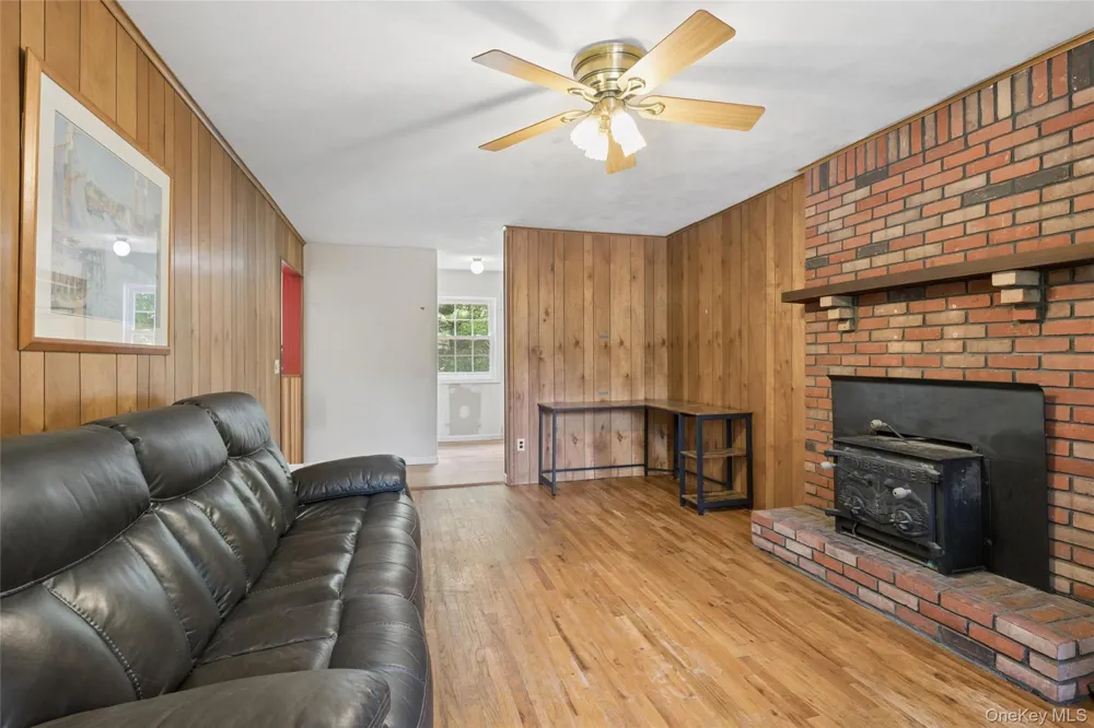 49 Old Town Lane Huntington, NY 11743
