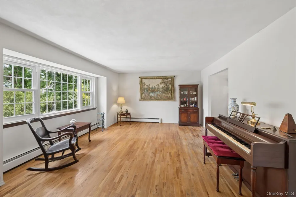 49 Old Town Lane Huntington, NY 11743