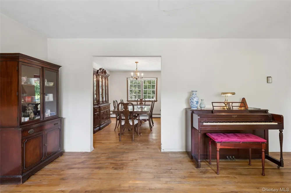 49 Old Town Lane Huntington, NY 11743