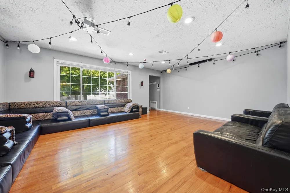 32 Lake Avenue Deer Park, NY 11729