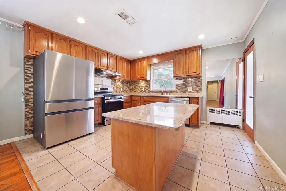 32 Lake Avenue Deer Park, NY 11729