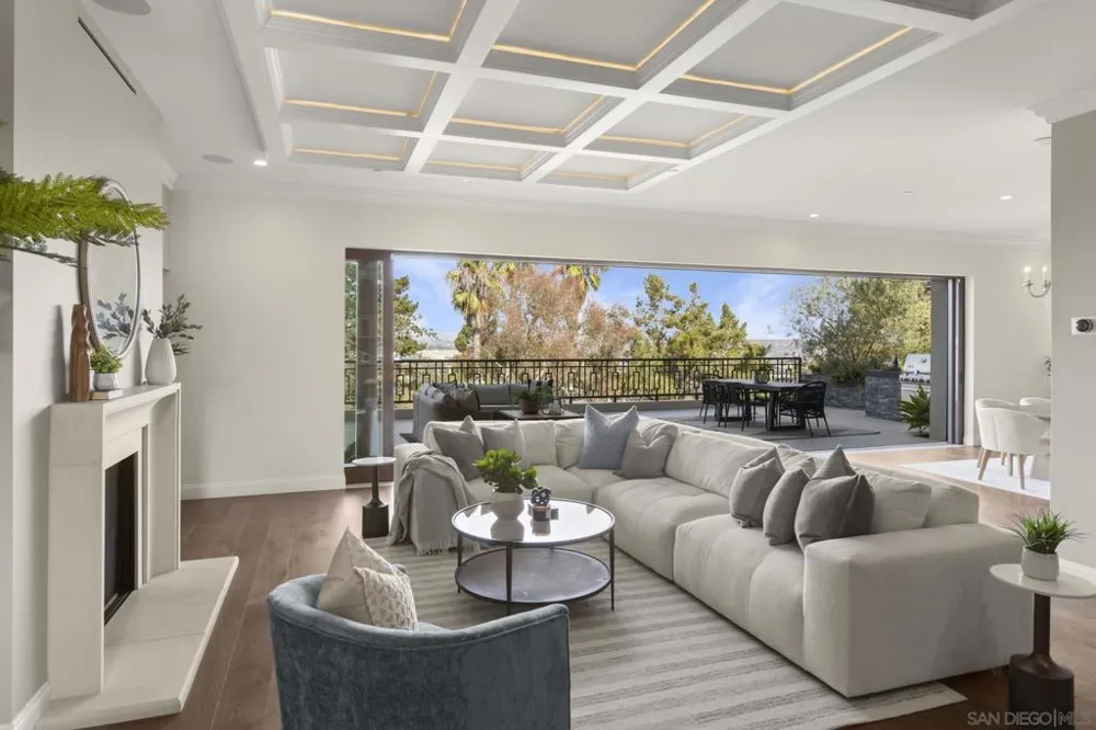 13995 Mira Montana Dr Del Mar, CA 92014