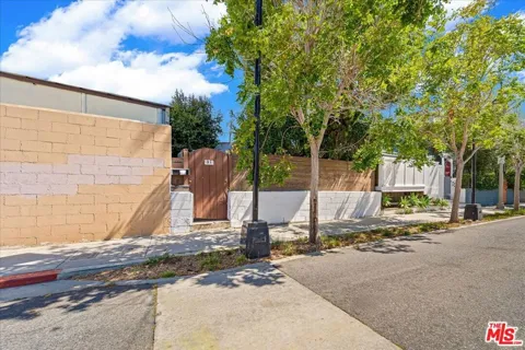 810 Navy Street