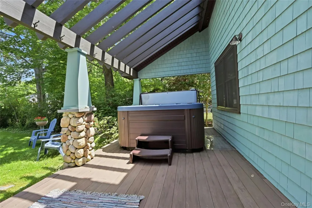 425 Maple Lane Southold, NY 11971