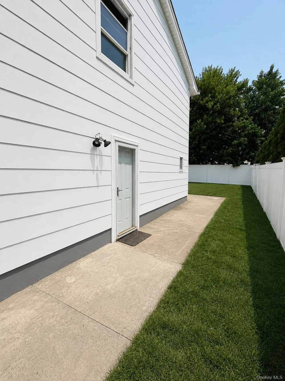 272 davenport Lindenhurst, NY 11757