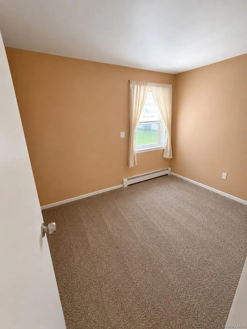 272 davenport Lindenhurst, NY 11757