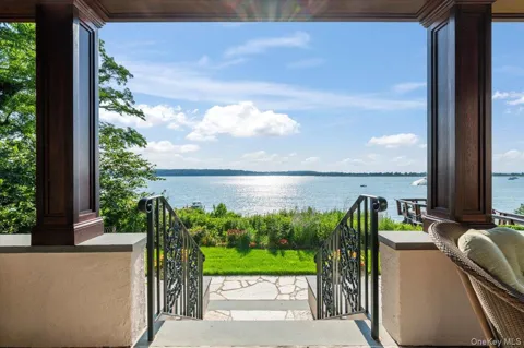 353 Centre Island Road