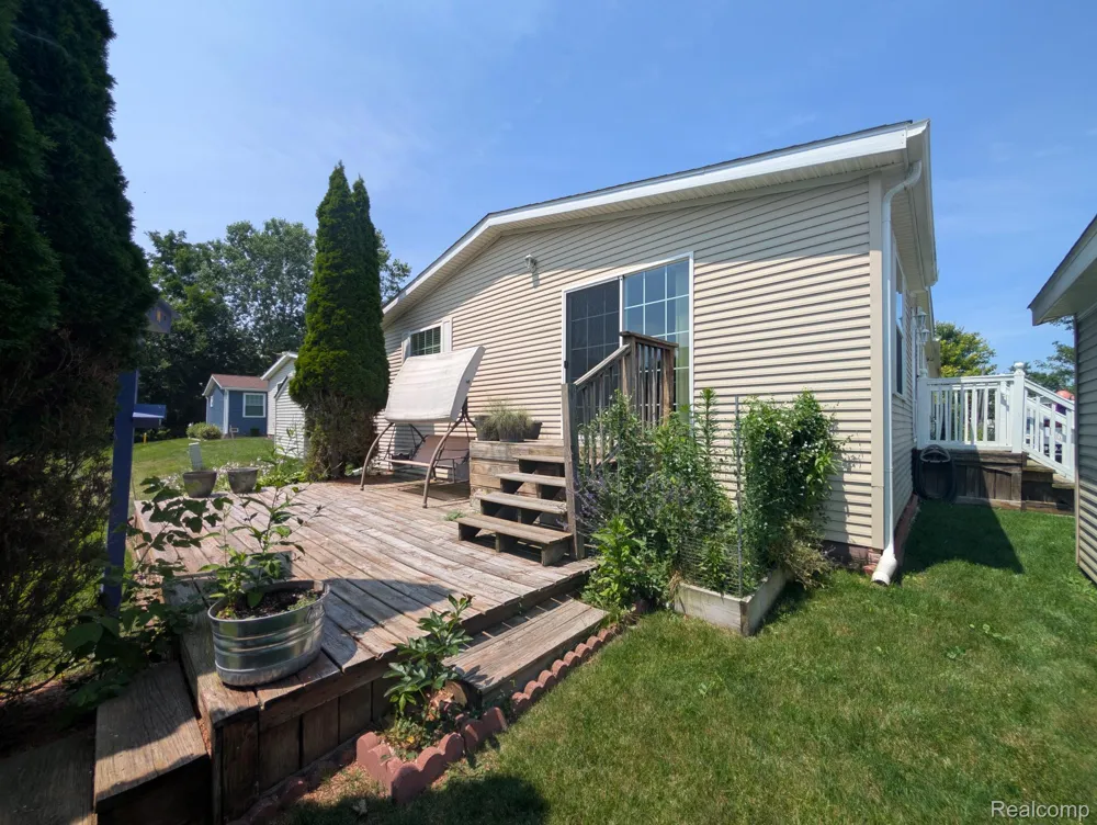 11766 Village Pines Court Green Oak Township, MI 48178