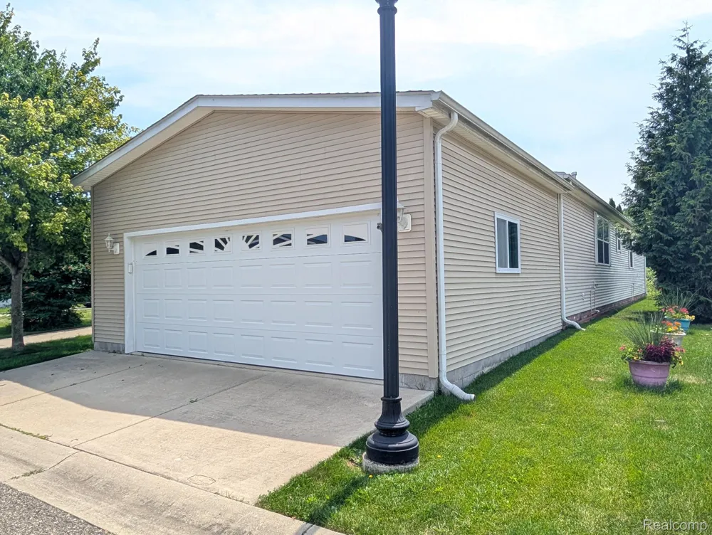11766 Village Pines Court Green Oak Township, MI 48178