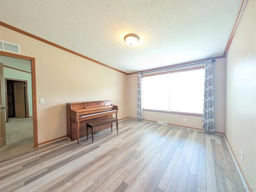 11766 Village Pines Court Green Oak Township, MI 48178