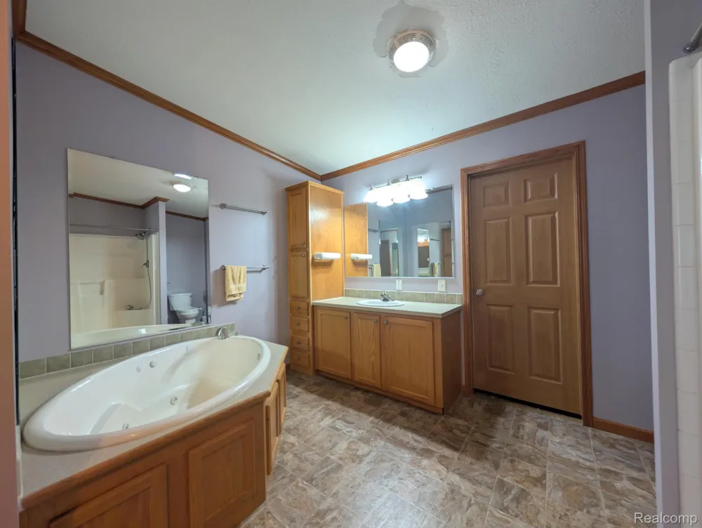 11766 Village Pines Court Green Oak Township, MI 48178
