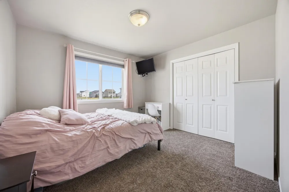 219 6th Street E Horace, ND 58047