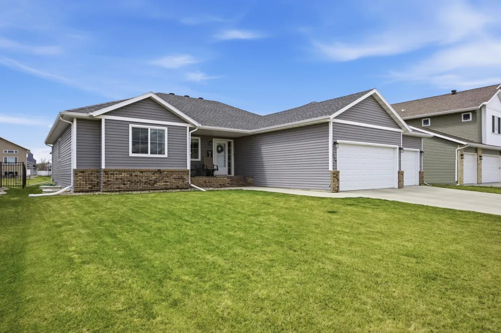 219 6th Street E Horace, ND 58047