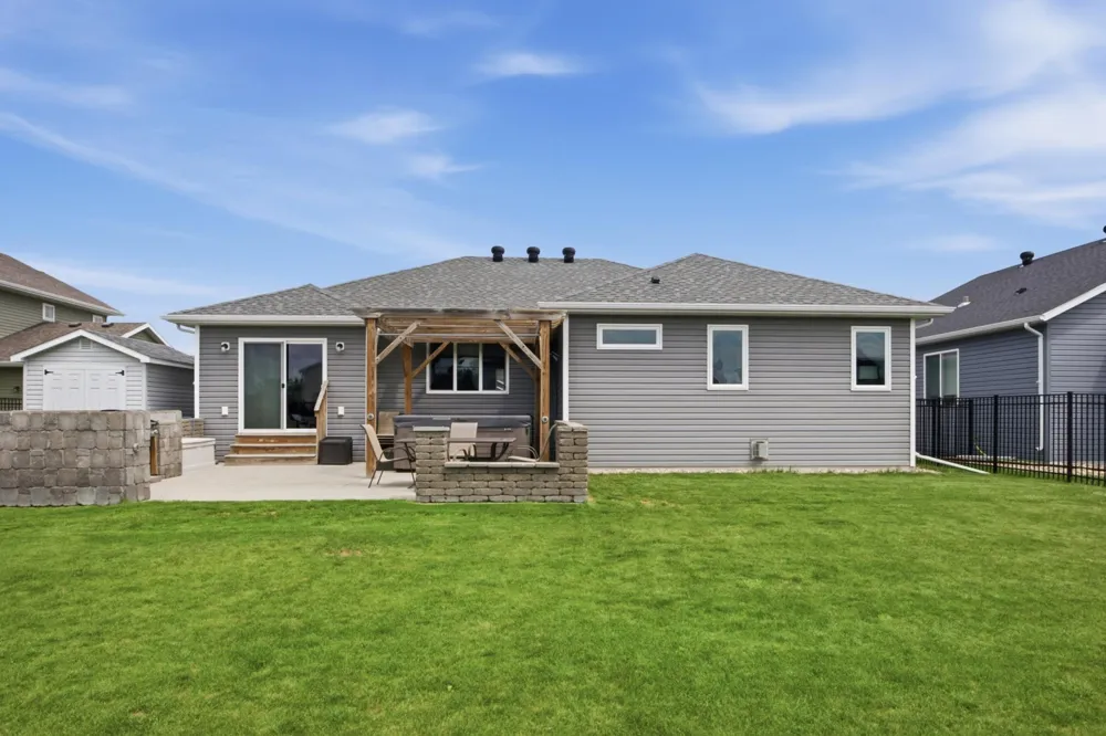 219 6th Street E Horace, ND 58047