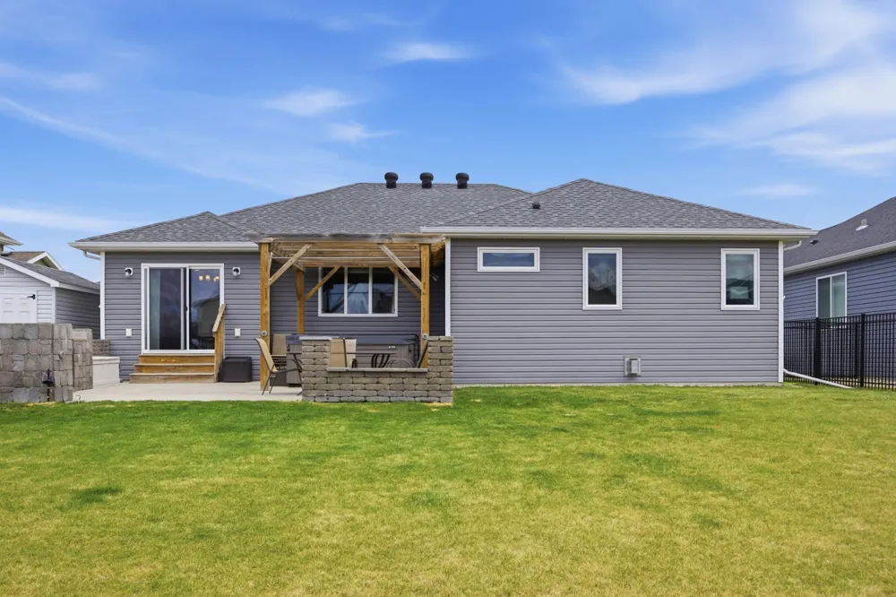 219 6th Street E Horace, ND 58047