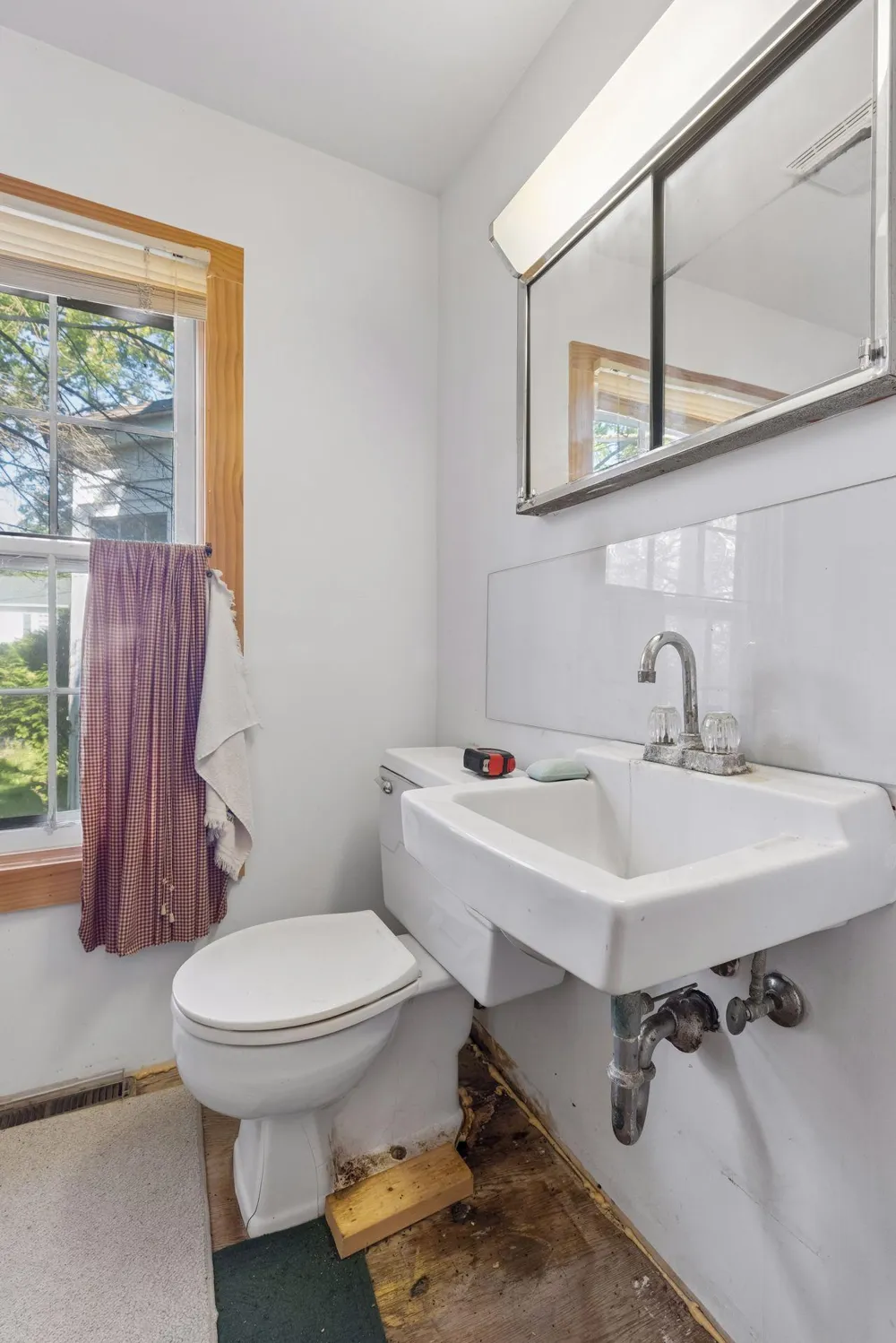 212 Basil Street Taylors Falls, MN 55084