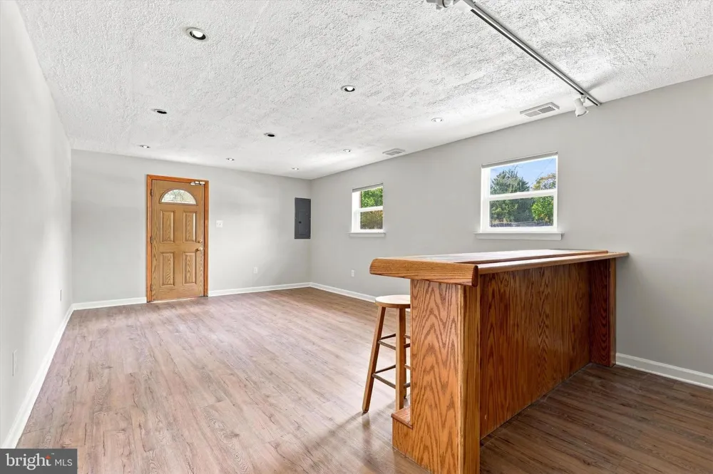 737 VANCE DRIVE Glenside, PA 19038
