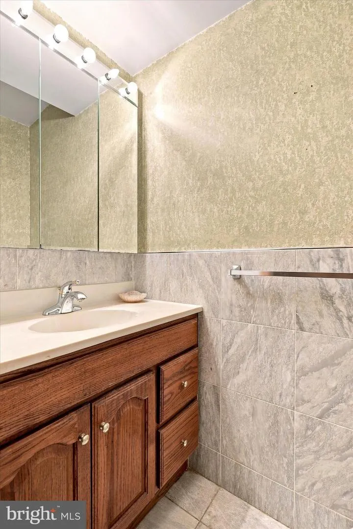 737 VANCE DRIVE Glenside, PA 19038