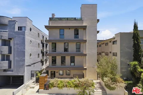 1434 Poinsettia Place #103