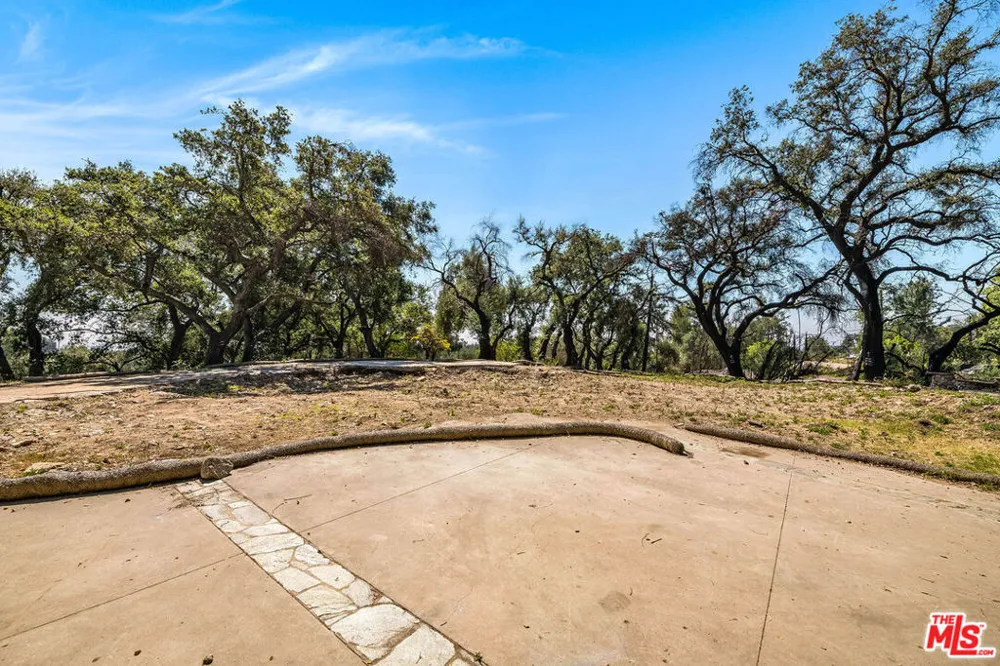 3172 Rubio Canyon Road Altadena, CA 91001