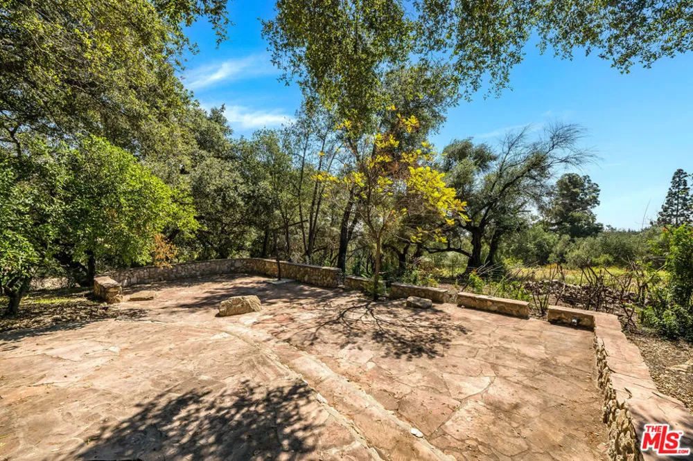 3172 Rubio Canyon Road Altadena, CA 91001