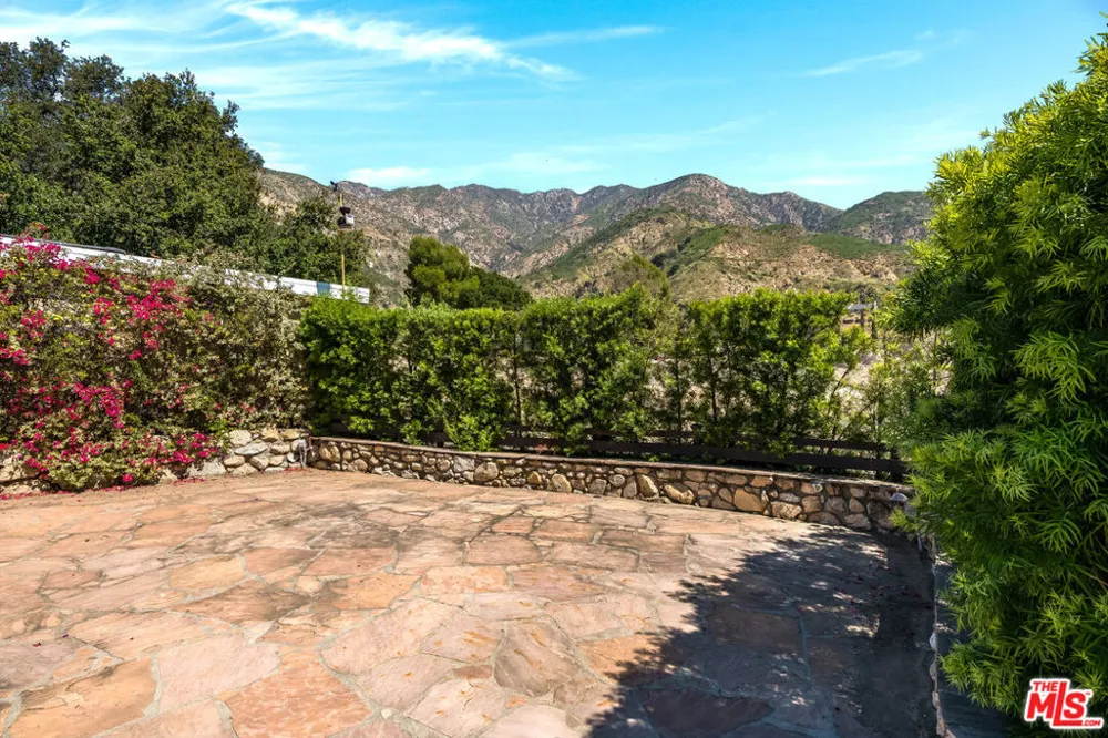 3172 Rubio Canyon Road Altadena, CA 91001